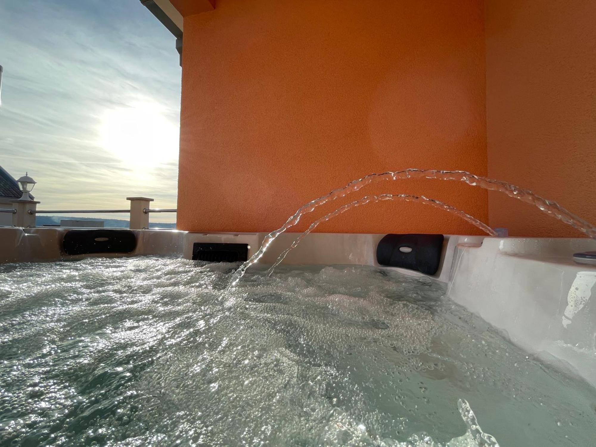 Villa Andrijana - Exclusively Yours - Family Getaway With Private Pool Kastela Ngoại thất bức ảnh