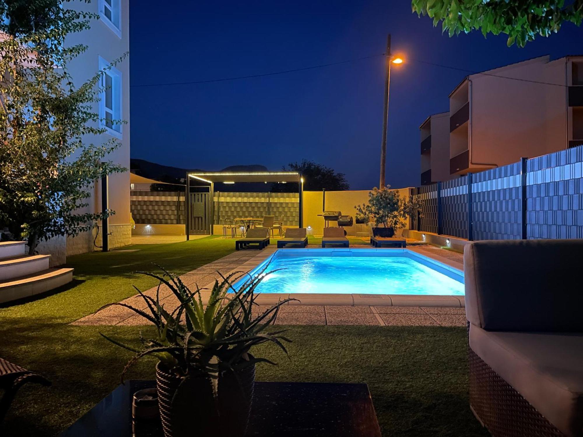 Villa Andrijana - Exclusively Yours - Family Getaway With Private Pool Kastela Ngoại thất bức ảnh