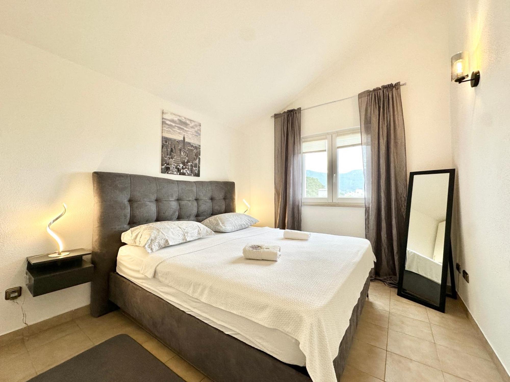 Villa Andrijana - Exclusively Yours - Family Getaway With Private Pool Kastela Ngoại thất bức ảnh