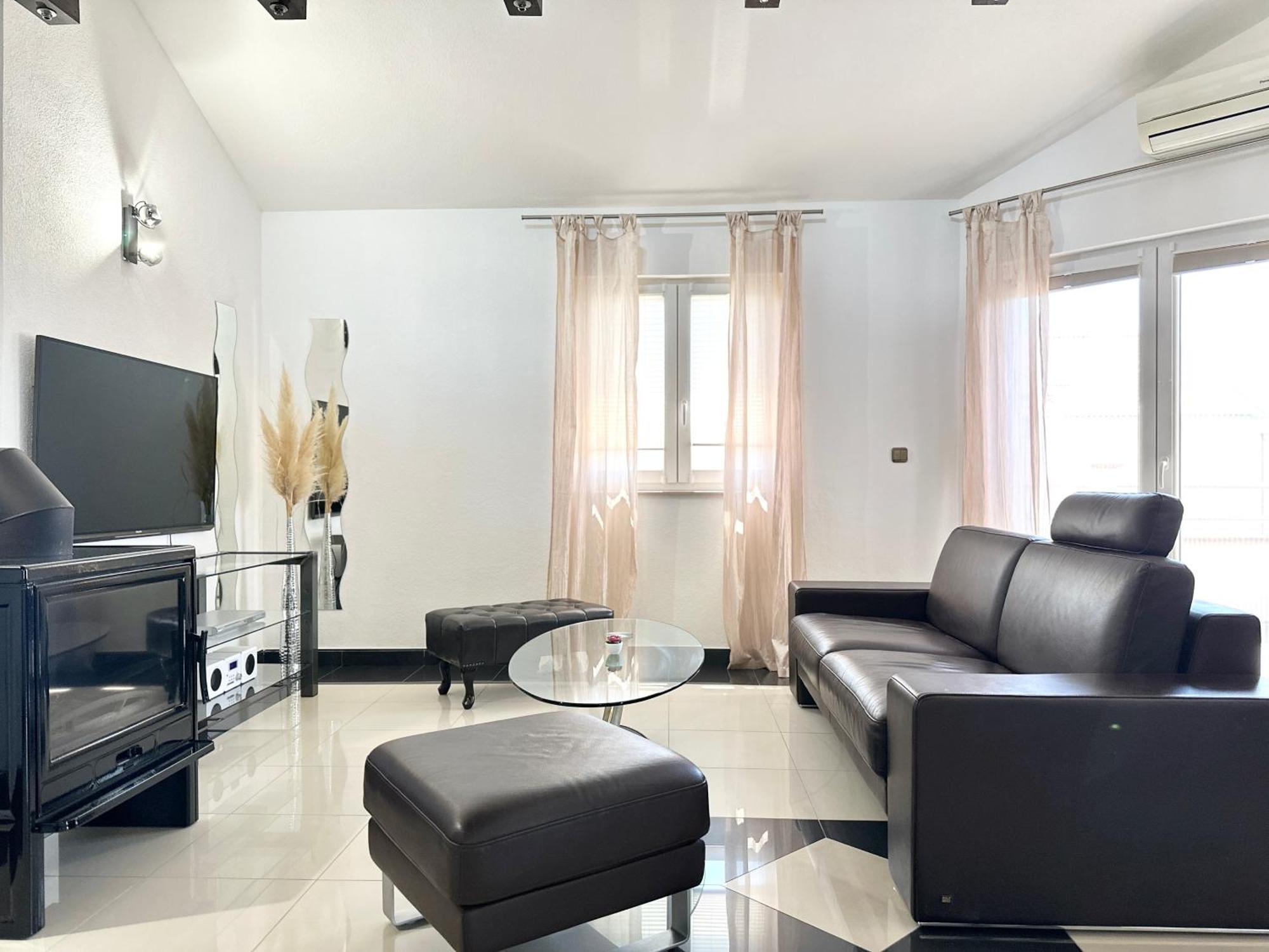 Villa Andrijana - Exclusively Yours - Family Getaway With Private Pool Kastela Ngoại thất bức ảnh