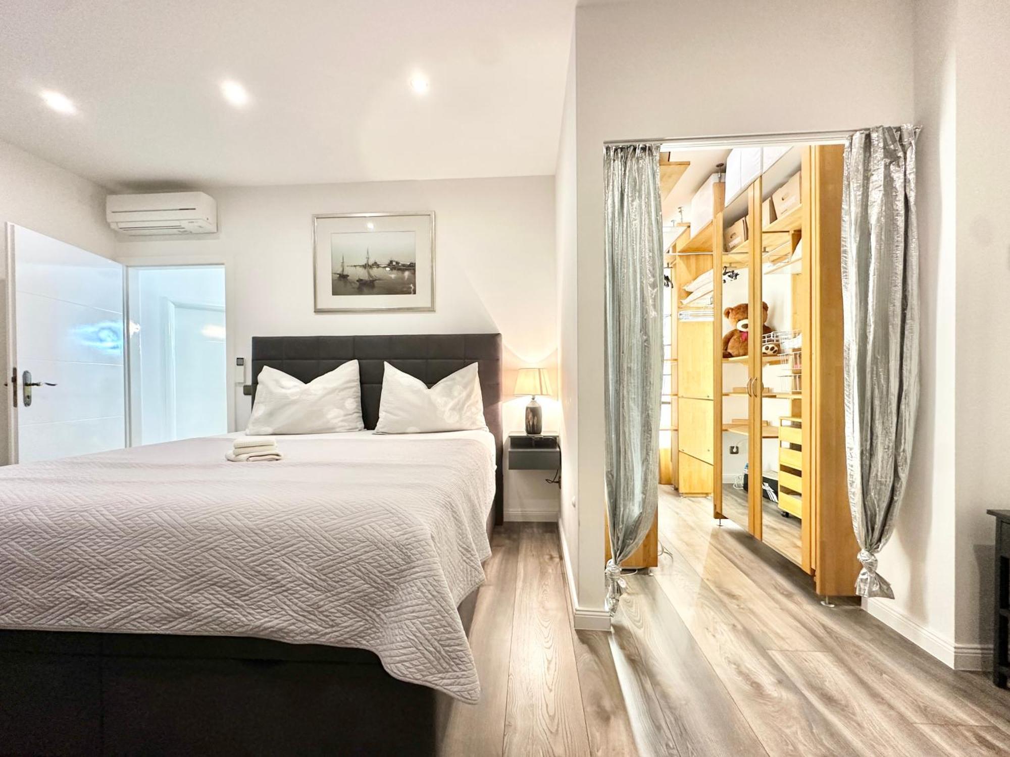 Villa Andrijana - Exclusively Yours - Family Getaway With Private Pool Kastela Ngoại thất bức ảnh
